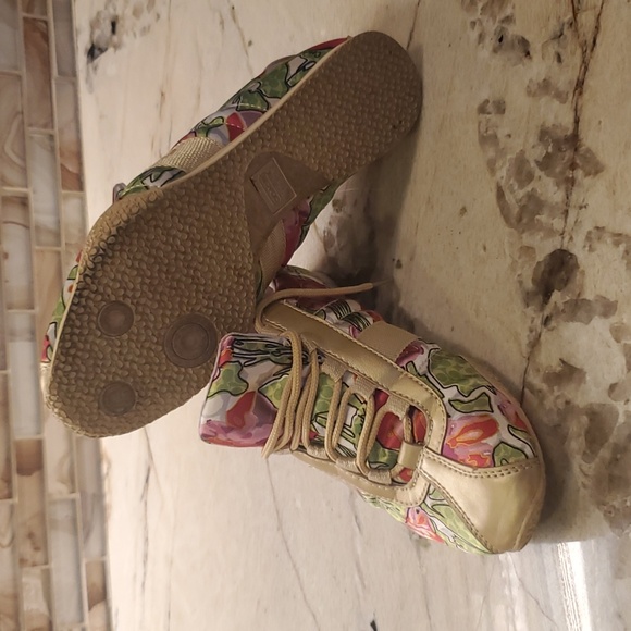 Woman's dress Sneaker, Coach, Kirby Gold and multi color. Size 5 - Picture 4 of 4